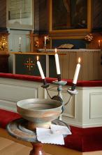 Ylikiimingin kirkko, kastemalja